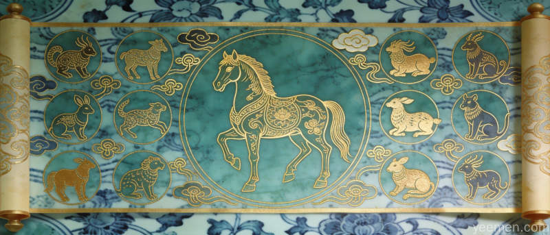 十二生肖瑞兽画卷卷轴，金线勾勒风格精细描绘各生肖动物，马居正中祥云如意相伴